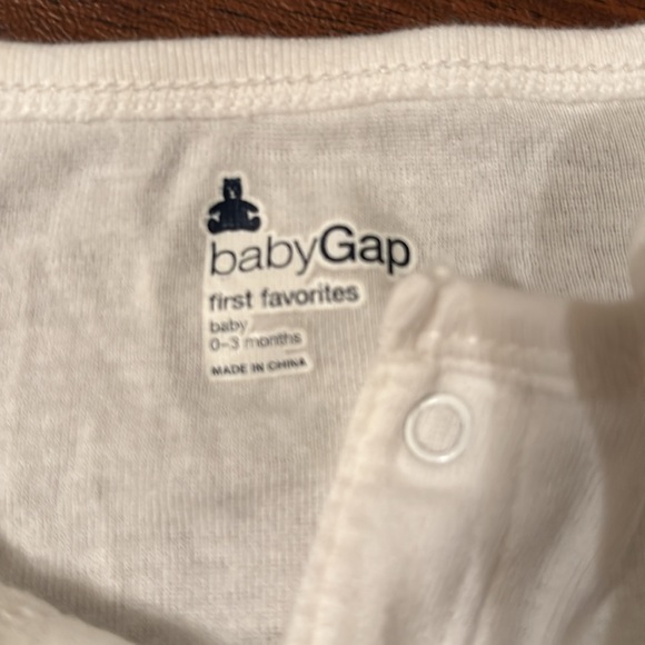 Baby Gap white long sleeve sleeper 0-3 months - Picture 3 of 7